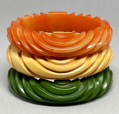  BB156 chunky wave carved bakelite bangle